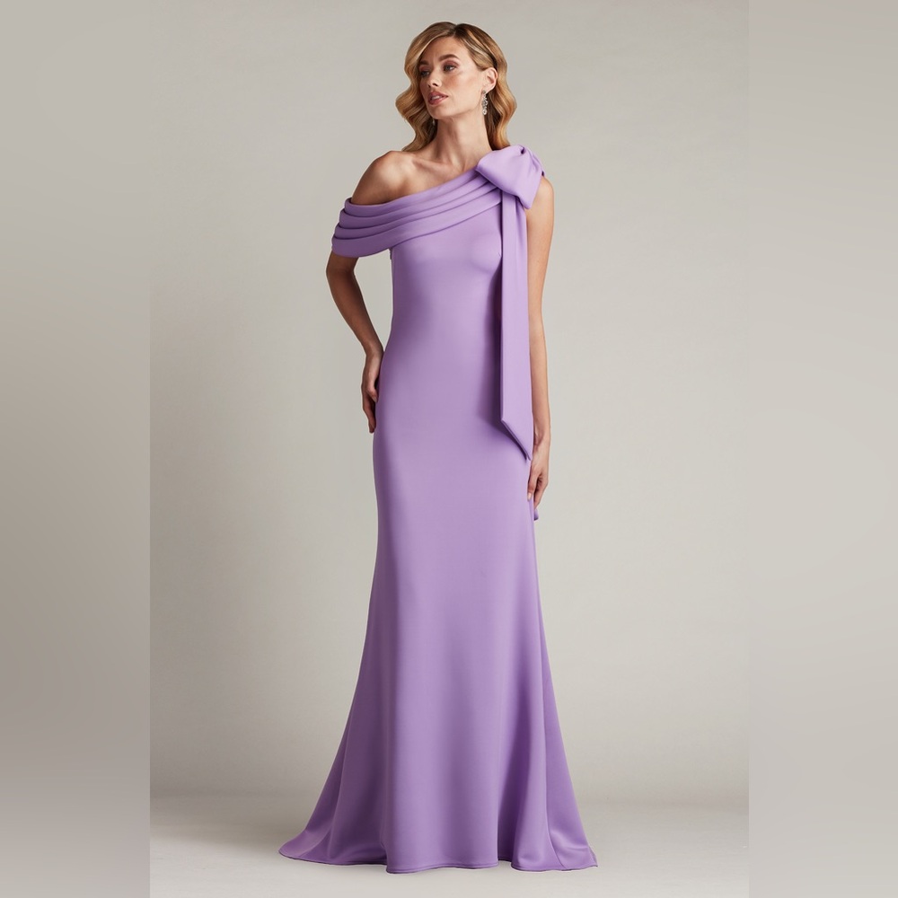 TADASHI SHOJI - CASSIA BOW-SHOULDER CREPE GOWN